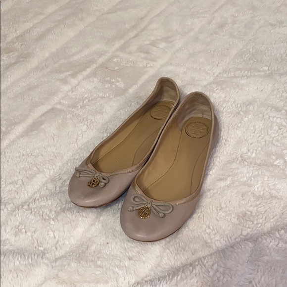 Tory Burch Shoes - Tory Burch nude flats 🌼